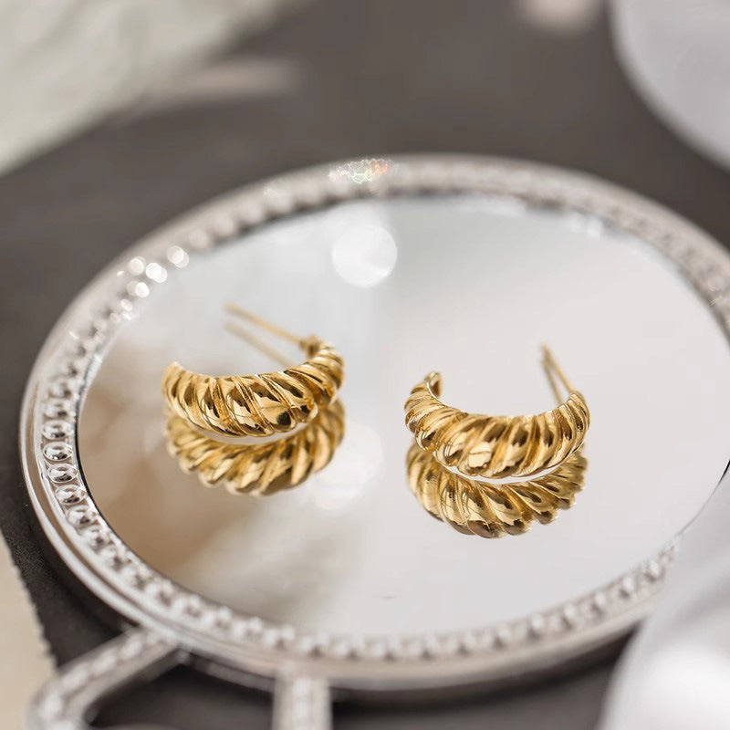 Choosing the Perfect Earrings for Your Professional Journey