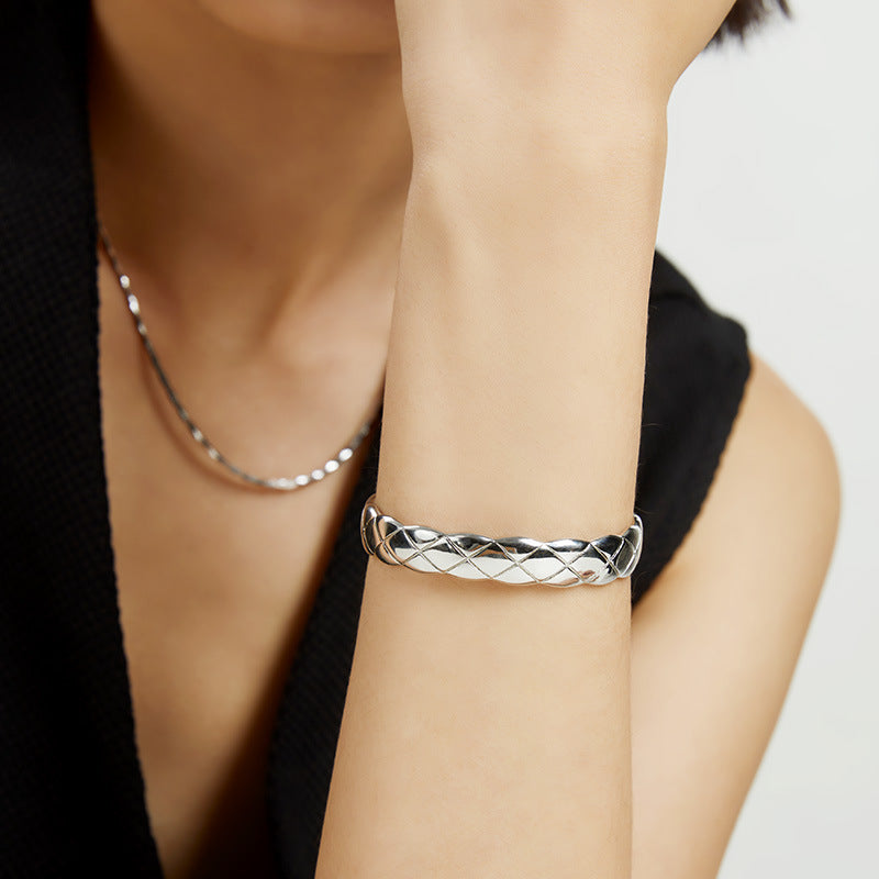 Minimalist Argyle Diamond Pattern Cuff Bracelet