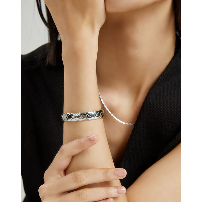 Minimalist Argyle Diamond Pattern Cuff Bracelet