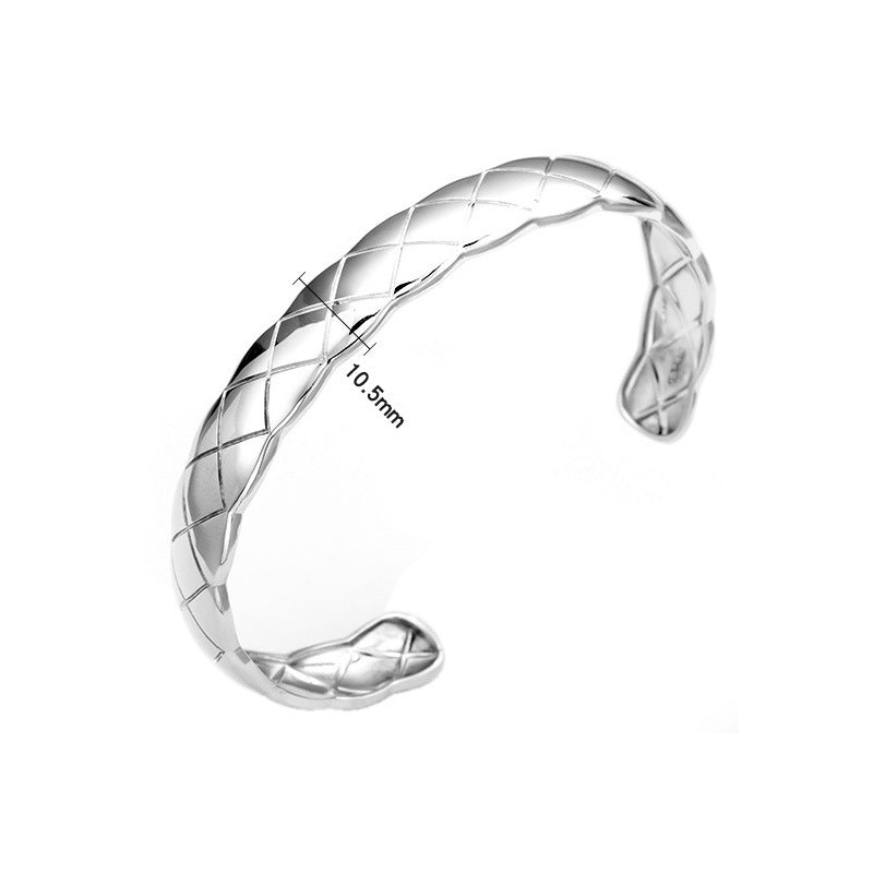 Minimalist Argyle Diamond Pattern Cuff Bracelet